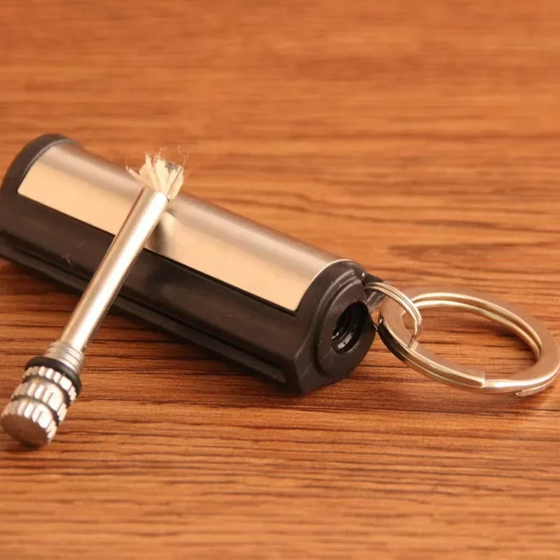 Outdoor Multifunctional Portable Match Keychain, Kerosene Lighter, Metal, Camping Ignition Tool, Men's Gadget